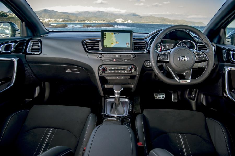 Торпедо Kia ProCeed GT Line S 2019 года  (UK) (фото 8 из 41)